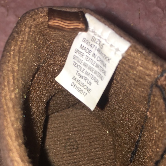 Toddler size 5 boots and sandals - Picture 4 of 8